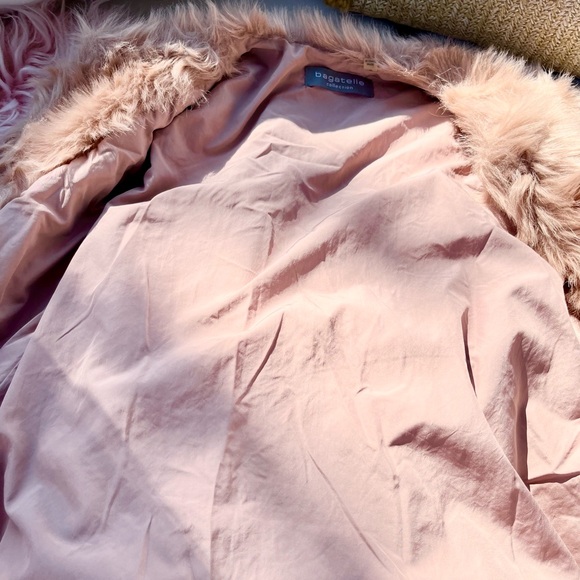 Blush pink size SMALL faux fur vest excellent condition!!! - Picture 5 of 11